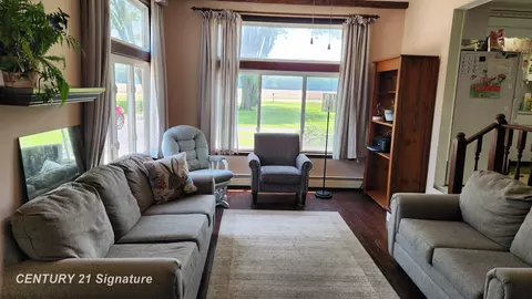 Living - 10320 Frances, Flushing, MI 48433 photo 1 of 2