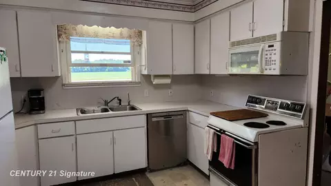 Kitchen - 10320 Frances, Flushing, MI 48433 photo 1 of 1