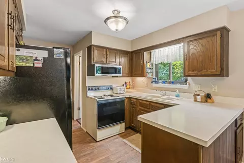 3296 Brookgate, Flint, MI 48507 photo 6