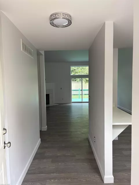 Entry Way - 33090 Forest Park, Wayne, MI 48184 photo 3 of 4