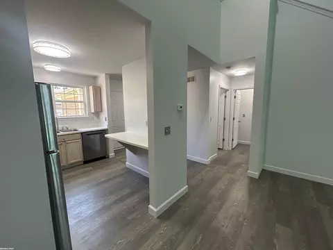 Entry Way - 33090 Forest Park, Wayne, MI 48184 photo 1 of 4