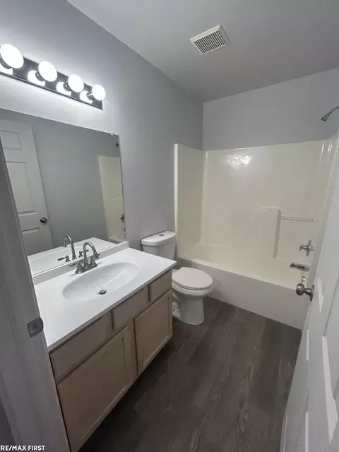 Bath - 33090 Forest Park, Wayne, MI 48184 photo 2 of 4