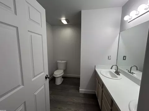 Bath - 33090 Forest Park, Wayne, MI 48184 photo 3 of 4