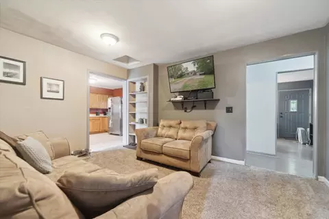 Entry Way - 437 Iris, Lansing, MI 48917 photo 2 of 2