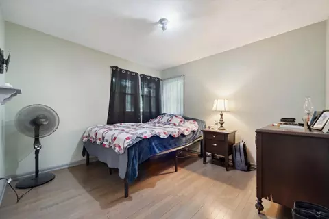 Bedroom - 437 Iris, Lansing, MI 48917 photo 3 of 4