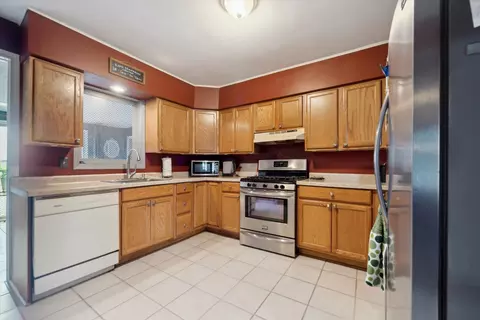 Kitchen - 437 Iris, Lansing, MI 48917 photo 1 of 1