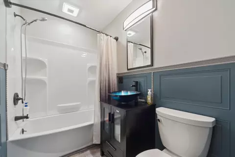 Bath - 437 Iris, Lansing, MI 48917 photo 2 of 4