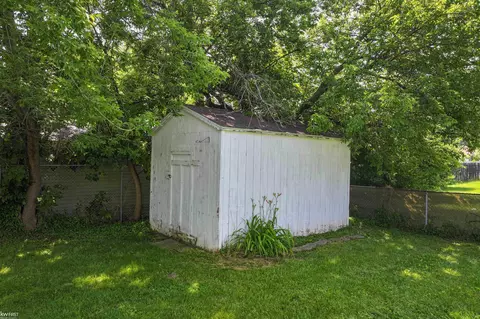 Exterior - 1132 Wisner, Mount Morris, MI 48458 photo 6 of 7