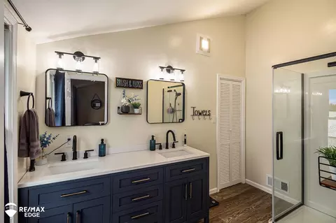 Bath - 10234 Carpenter, Flushing, MI 48433 photo 1 of 2