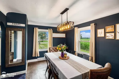 Dining - 10234 Carpenter, Flushing, MI 48433 photo 2 of 2