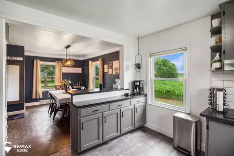 Kitchen - 10234 Carpenter, Flushing, MI 48433 photo 2 of 2