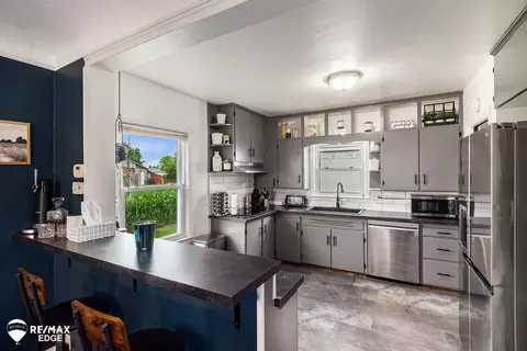 Kitchen - 10234 Carpenter, Flushing, MI 48433 photo 1 of 2
