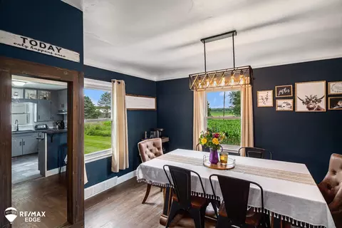 Dining - 10234 Carpenter, Flushing, MI 48433 photo 1 of 2