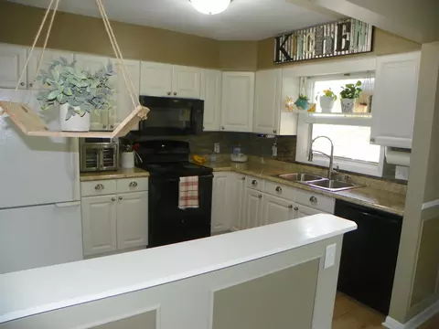Kitchen - 489 Broad, Harrison, MI 48625 photo 3 of 4
