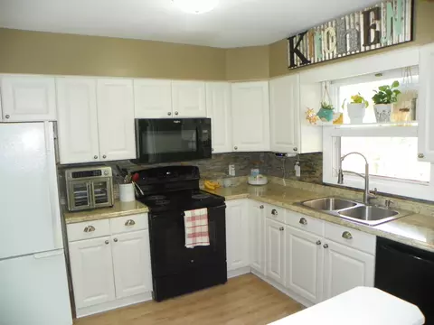 Kitchen - 489 Broad, Harrison, MI 48625 photo 4 of 4