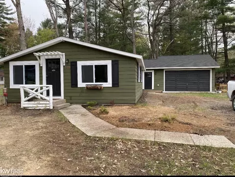 229 Pine Oaks, Prudenville, MI 48651