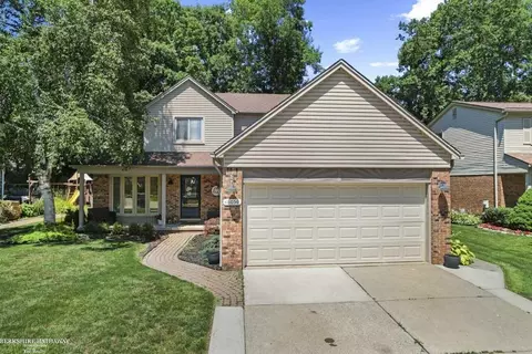 18059 Foxpointe, Clinton Township, MI 48038