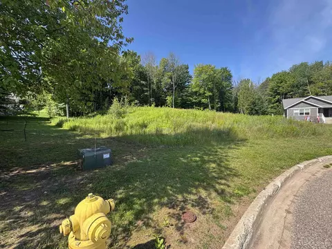 450 Mcmillan, Marquette, MI 49855