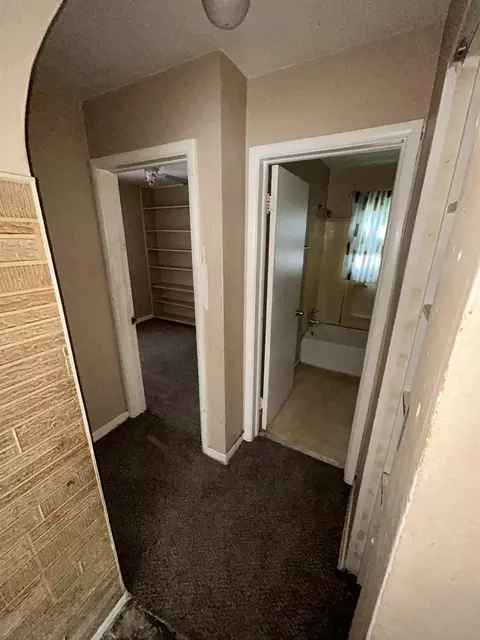 Entry Way - 949 Salisbury, Flint, MI 48532 photo 1 of 2