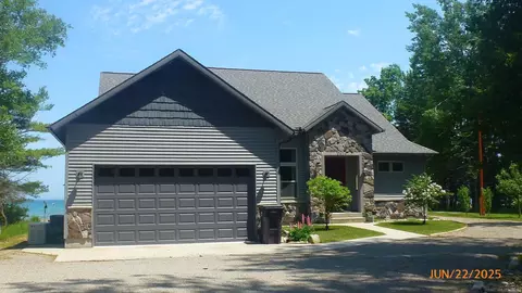 2520 Lakeshore, Harrisville, MI 48741