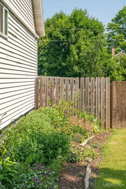 827 Michigan, Ishpeming, MI 49849 photo 39