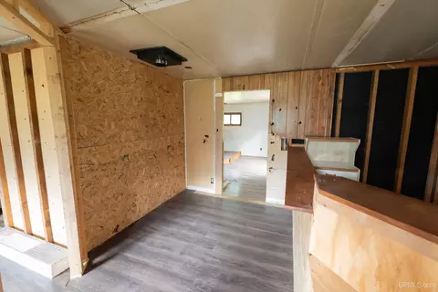 Entry Way - 62910 County Road 581, Ishpeming, MI 49849 photo 1 of 1