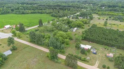 7976 S Brinton Rd, Blanchard, MI 49310 photo 2