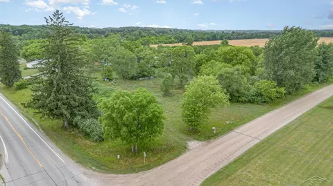 7976 S Brinton Rd, Blanchard, MI 49310