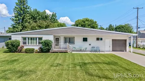 1914 10th S, Escanaba, MI 49829