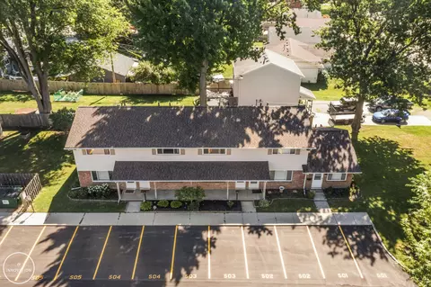 25725 S Riv, Harrison Township, MI 48045