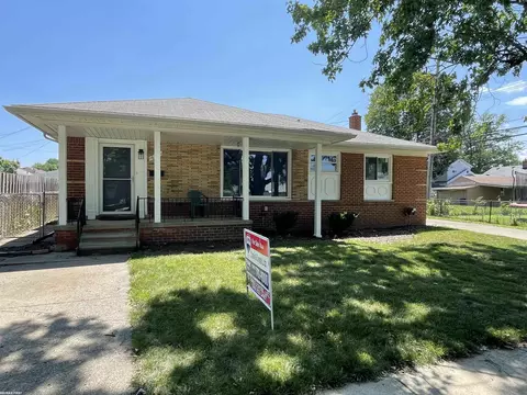 16500 Mayfield, Roseville, MI 48066