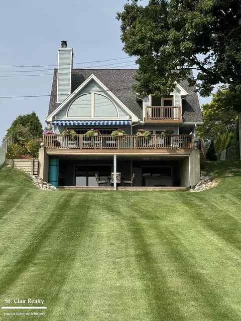 1407 N N Riv, Saint Clair, MI 48079
