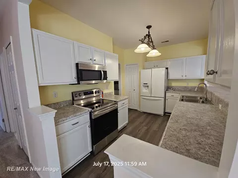Kitchen - 16262 Grandview, Macomb, MI 48044 photo 5 of 6