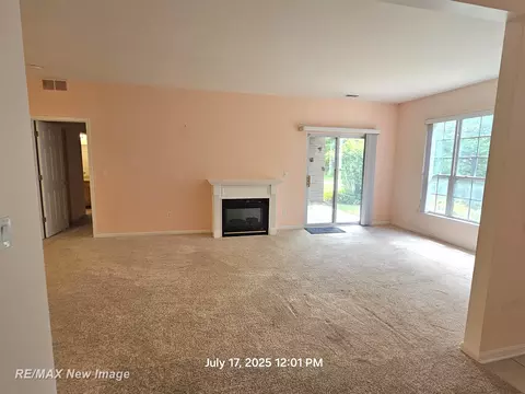 Living - 16262 Grandview, Macomb, MI 48044 photo 6 of 8