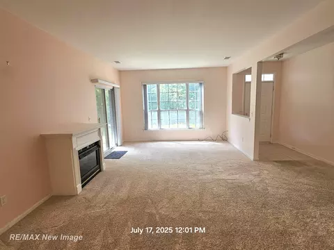 Living - 16262 Grandview, Macomb, MI 48044 photo 3 of 8