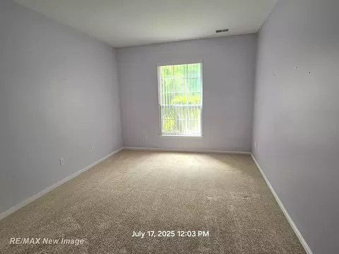 Bedroom - 16262 Grandview, Macomb, MI 48044 photo 3 of 4