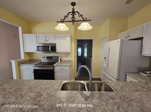Kitchen - 16262 Grandview, Macomb, MI 48044 photo 6 of 6