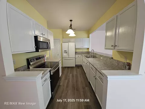 Kitchen - 16262 Grandview, Macomb, MI 48044 photo 3 of 6