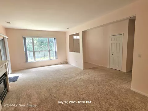 Living - 16262 Grandview, Macomb, MI 48044 photo 4 of 8