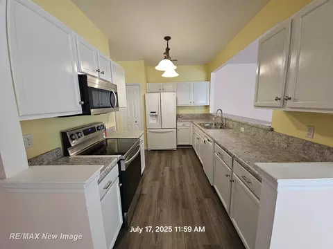 Kitchen - 16262 Grandview, Macomb, MI 48044 photo 4 of 6