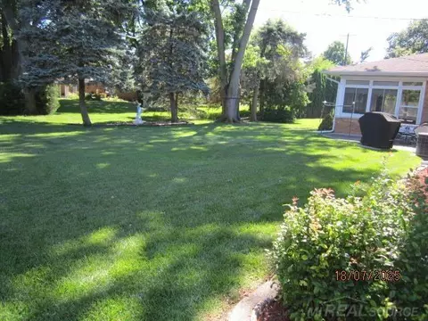 11270 Masonic, Warren, MI 48093 photo 4