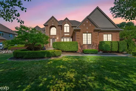 54524 Woodcreek, Shelby Township, MI 48315