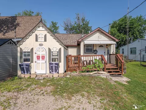 2958 Morin Pt, Erie, MI 48133