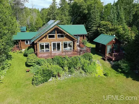 4308 S Barque Pt, Manistique, MI 49854