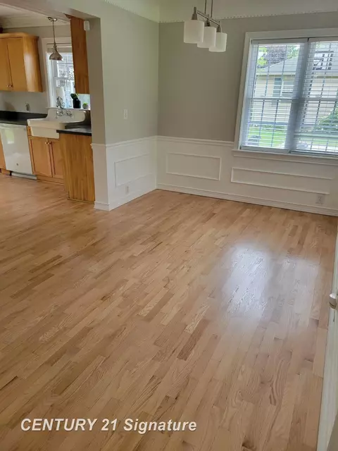 Dining - 833 Coutant, Flushing, MI 48433 photo 1 of 1