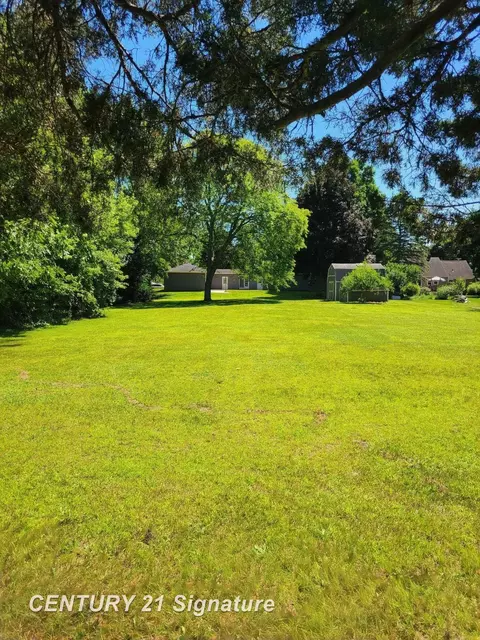 Exterior - 833 Coutant, Flushing, MI 48433 photo 3 of 9