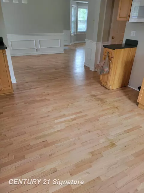 Entry Way - 833 Coutant, Flushing, MI 48433 photo 2 of 5