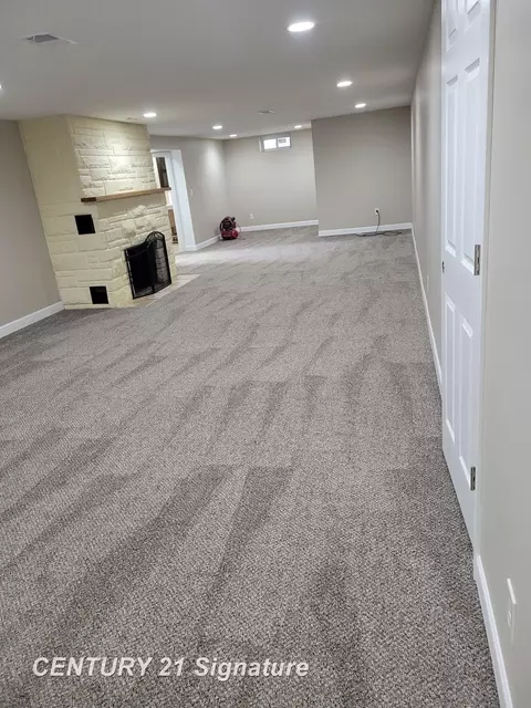 Living - 833 Coutant, Flushing, MI 48433 photo 5 of 6