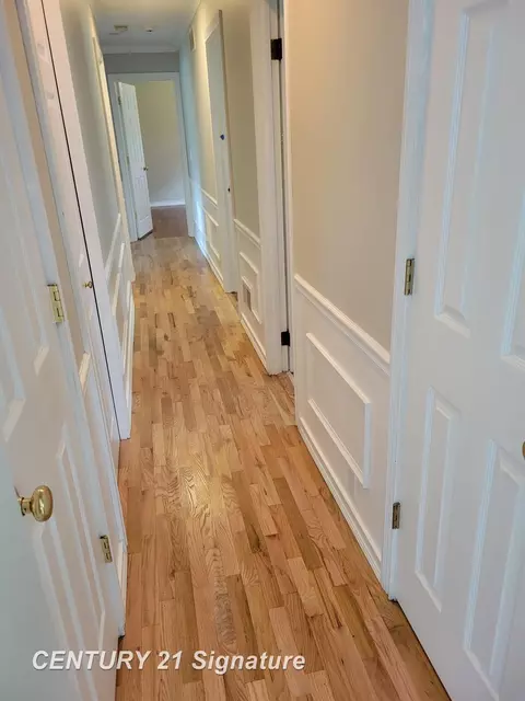 Entry Way - 833 Coutant, Flushing, MI 48433 photo 4 of 5