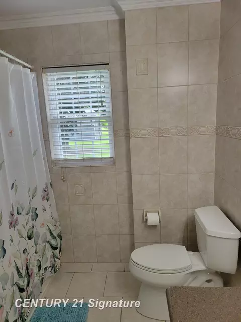 Bath - 833 Coutant, Flushing, MI 48433 photo 4 of 7